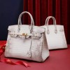 Borsa da donna di lusso, modello 2022, in pelle di coccodrillo del Nilo, colore bianco Himalaya, cucita a mano.